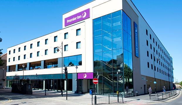 Premier Inn Staines Upon Thames Экстерьер фото